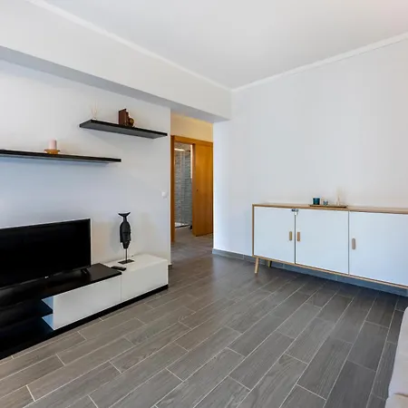 Apartamento T1 Da Rocha Cp1- 400m Da