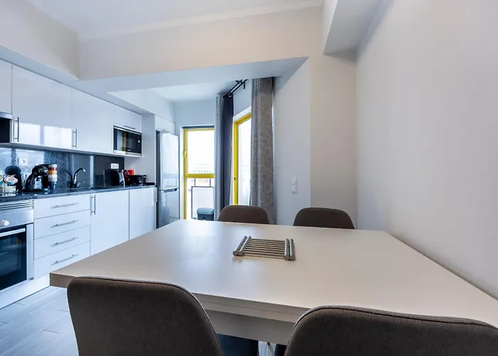 Apartamento T1 Da Rocha Cp1- 400m Da *