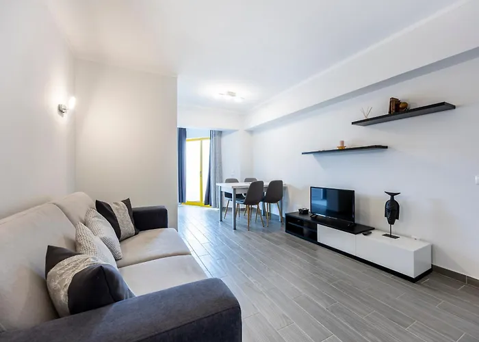 Apartamento T1 Da Rocha Cp1- 400m Da *